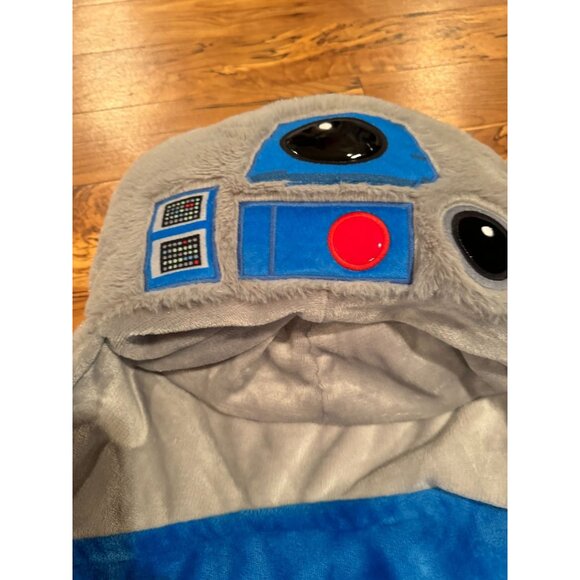 Star Wars R2-D2 Hooded Blanket – Plush Wearable Throw - Picture 10 of 10